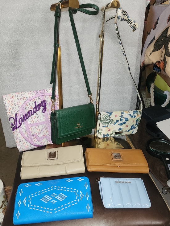 henri bendel, michael kors. tignanello Handbags - Sellers Bundle Of 7 Bags, 3 Henri Bendel, 2 Michael Kors, 2 Tignanello Euc